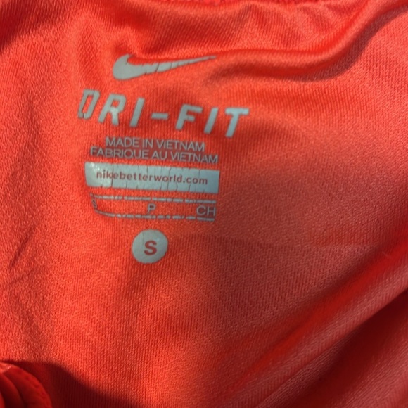 Women’s nike dri-fit shorts size small - Picture 2 of 3